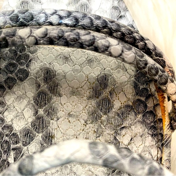 Express Black and White Open-Toed Sandals Sz-7 - Picture 4 of 5